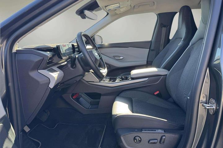 Grå Ford Explorer fra 2025