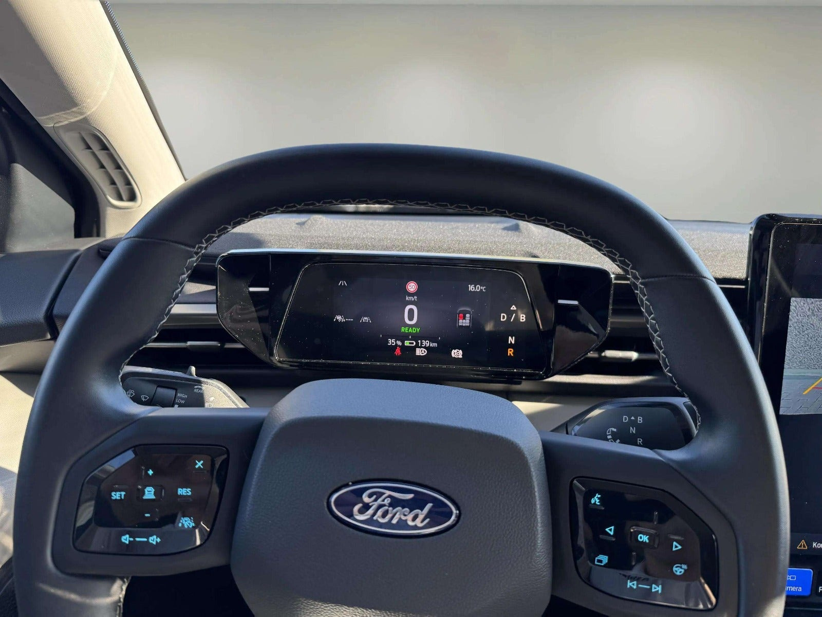 Grå Ford Explorer fra 2025