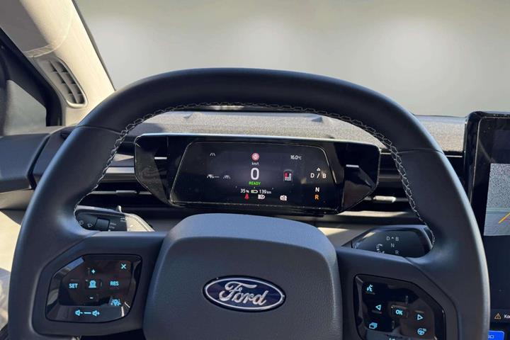 Grå Ford Explorer fra 2025
