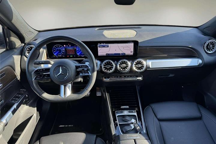 Grå Mercedes EQB250+ fra 2024