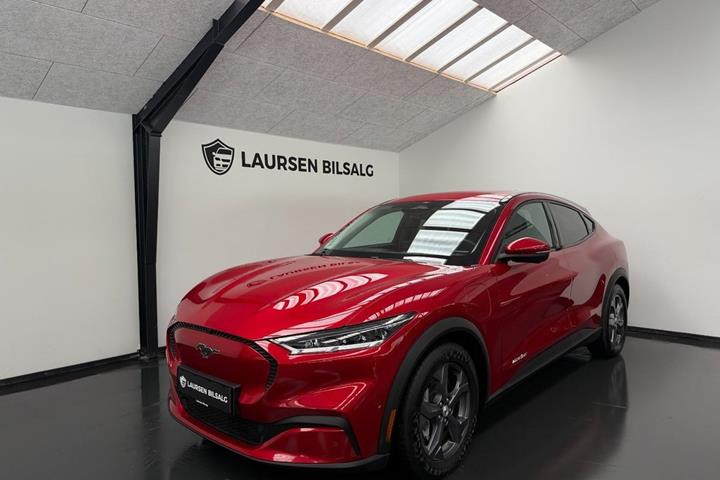 Rød Ford Mustang Mach-E fra 2023