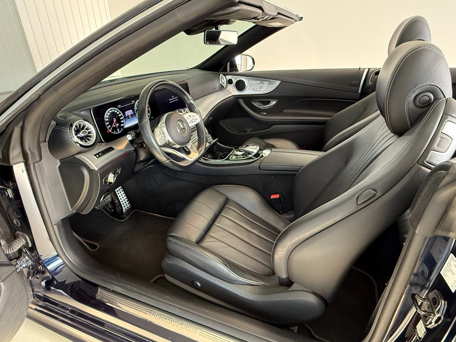 Blå Mercedes E450 fra 2020