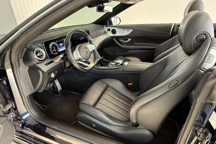 Blå Mercedes E450 fra 2020