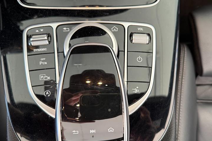 Blå Mercedes E450 fra 2020