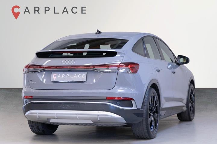 Grå Audi Q4 e-tron fra 2024