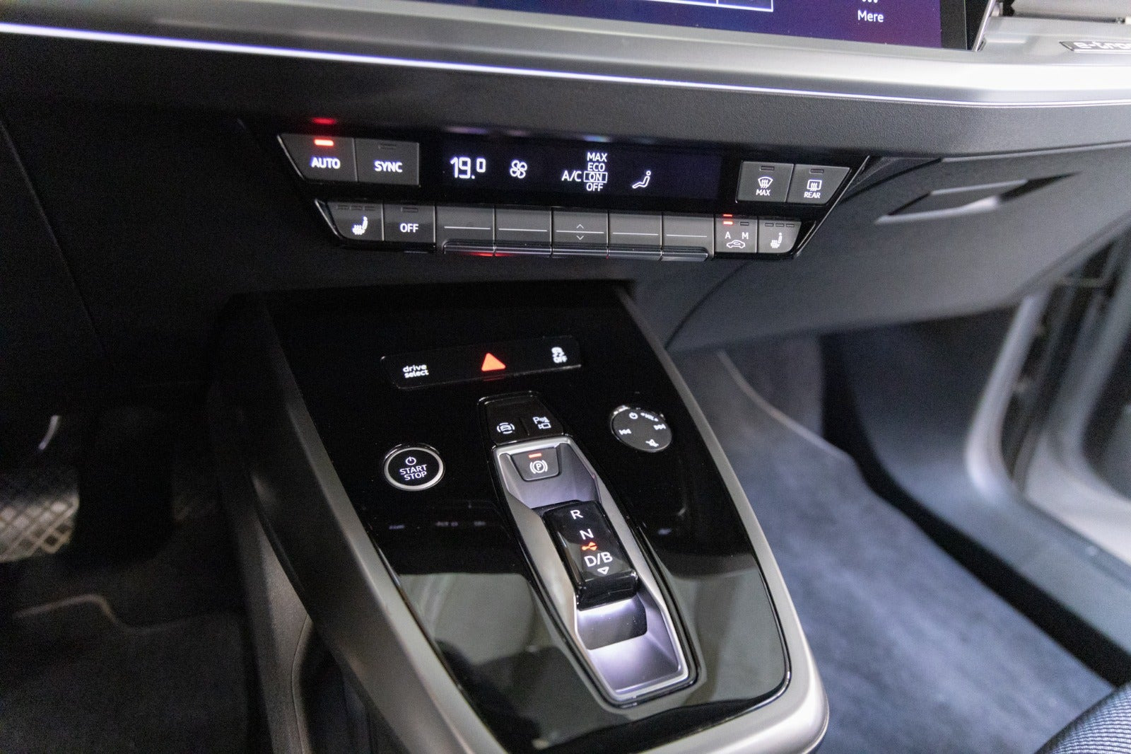 Grå Audi Q4 e-tron fra 2024