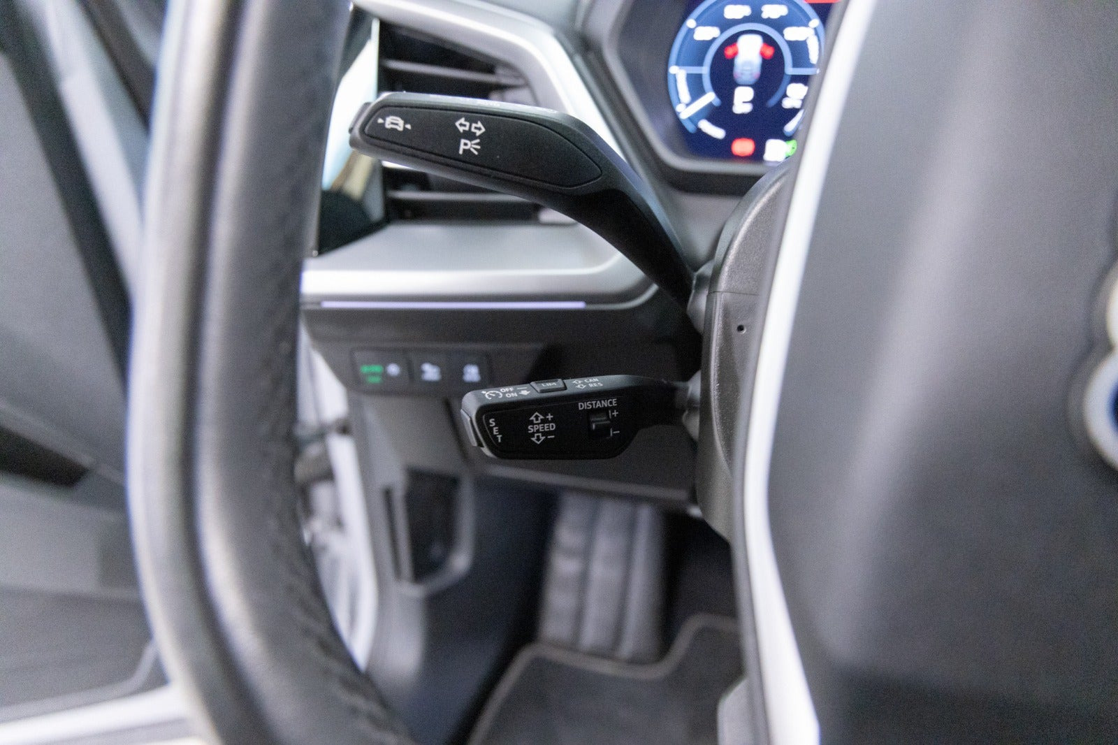 Grå Audi Q4 e-tron fra 2024