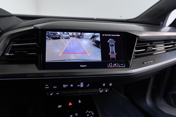 Grå Audi Q4 e-tron fra 2024