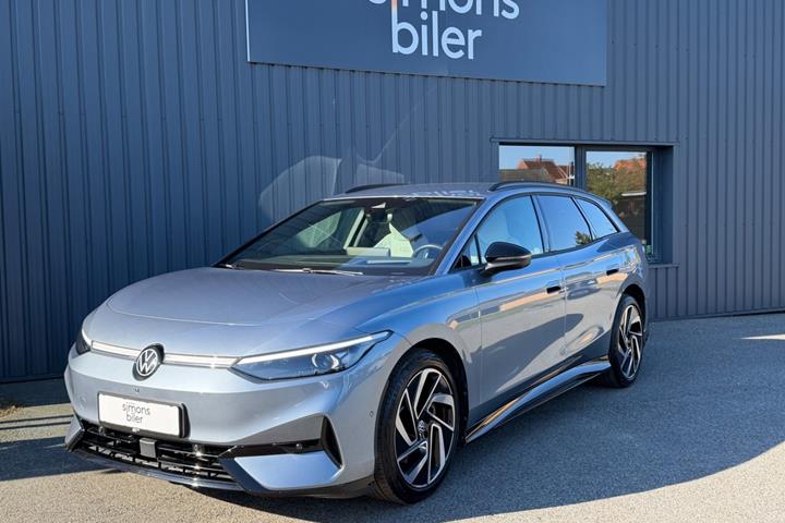 Blå VW ID.7 fra 2025 set udefra