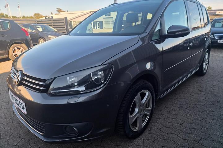 Grå VW Touran fra 2014