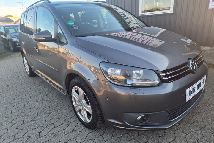 Grå VW Touran fra 2014