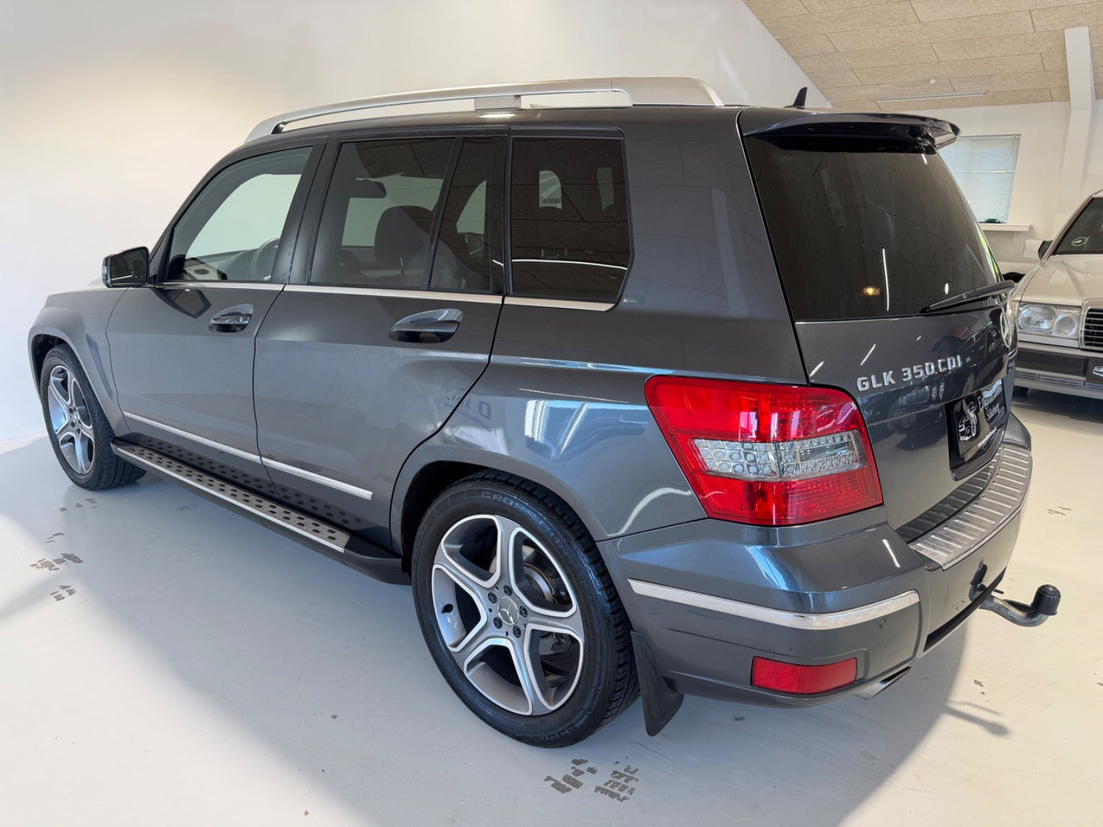 Grå Mercedes GLK350 fra 2010