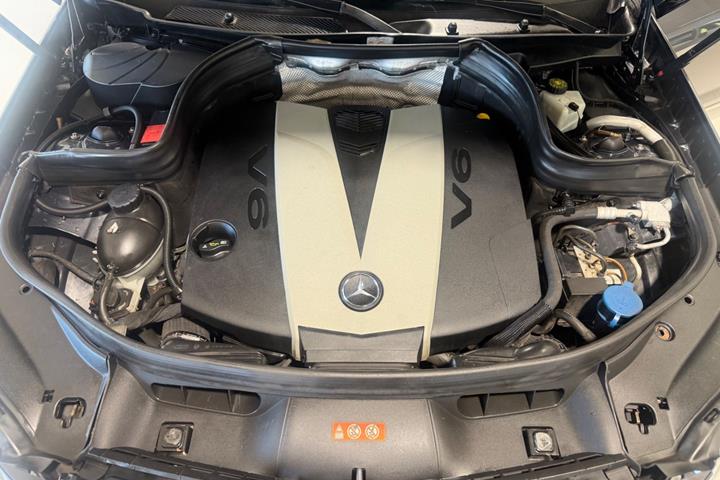 Grå Mercedes GLK350 fra 2010