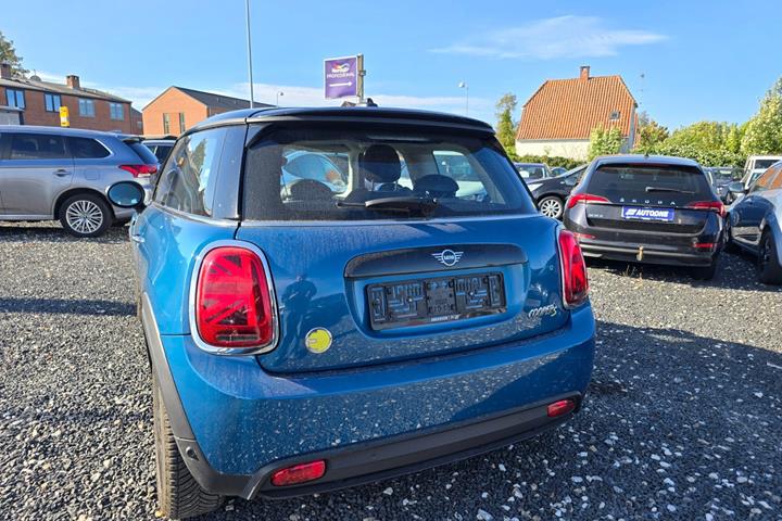 Blå Mini Cooper SE fra 2022