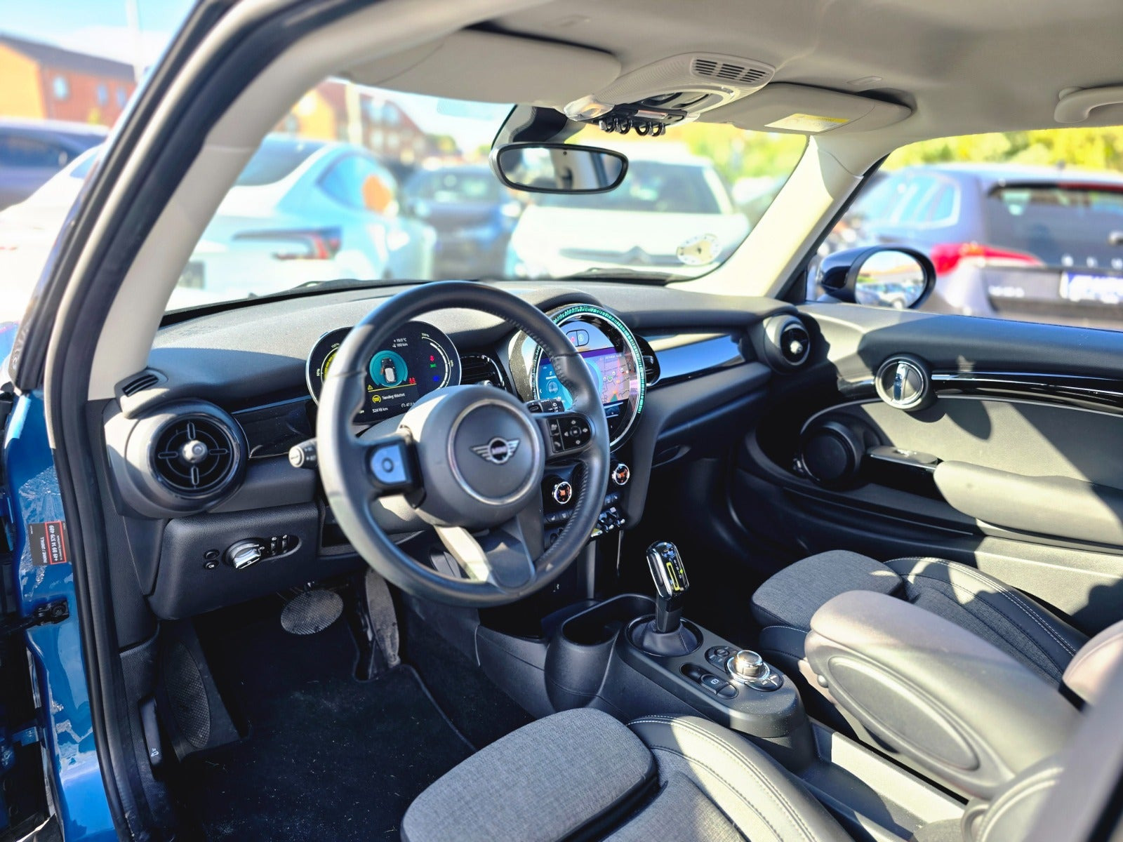 Blå Mini Cooper SE fra 2022