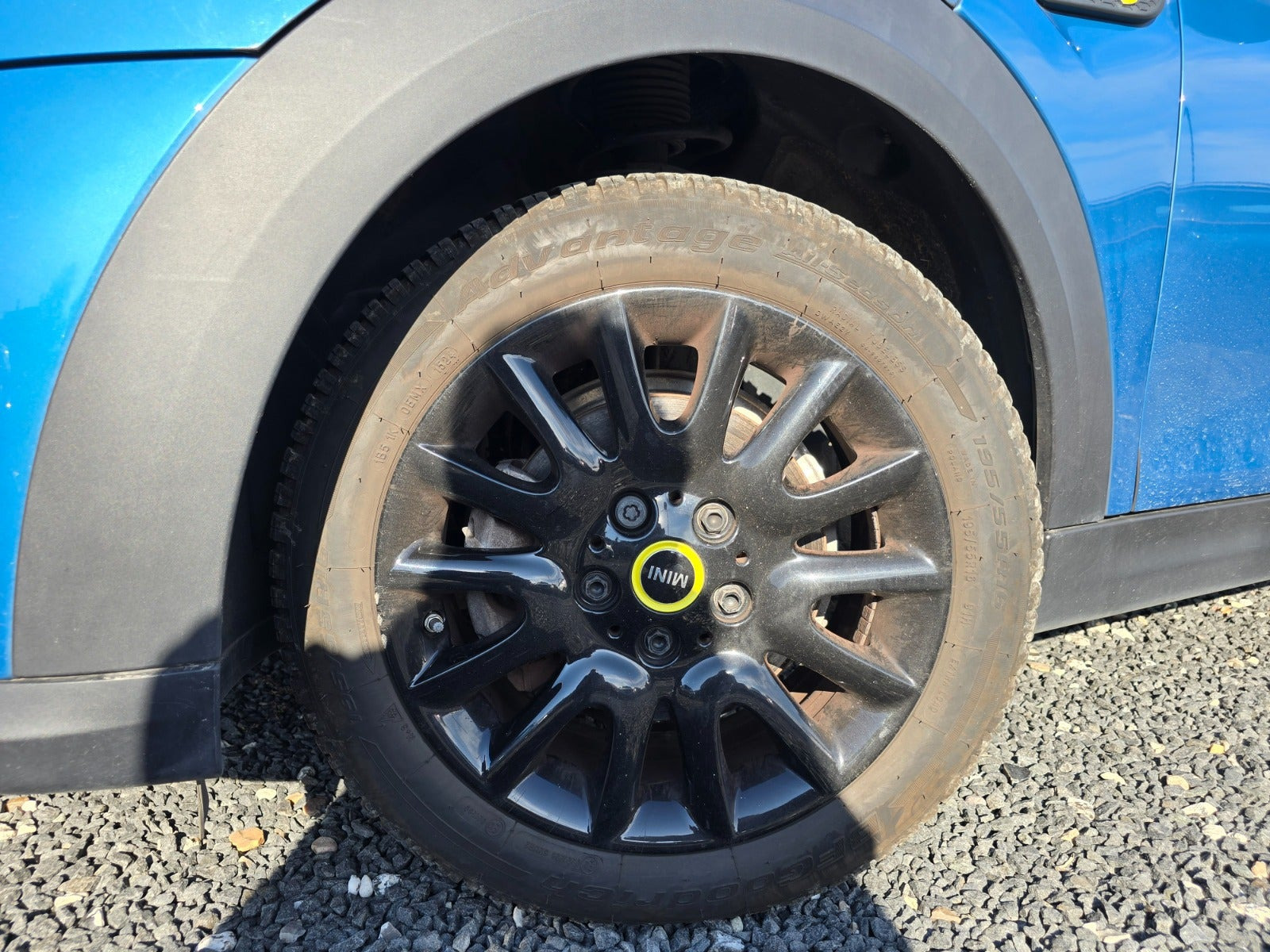 Blå Mini Cooper SE fra 2022