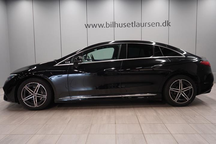 Sort Mercedes EQE350 fra 2024