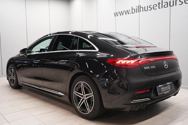 Sort Mercedes EQE350 fra 2024