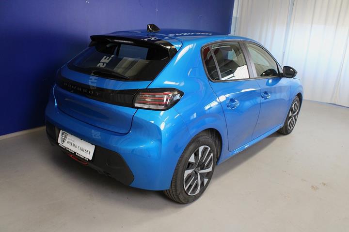 Blå Peugeot 208 fra 2024