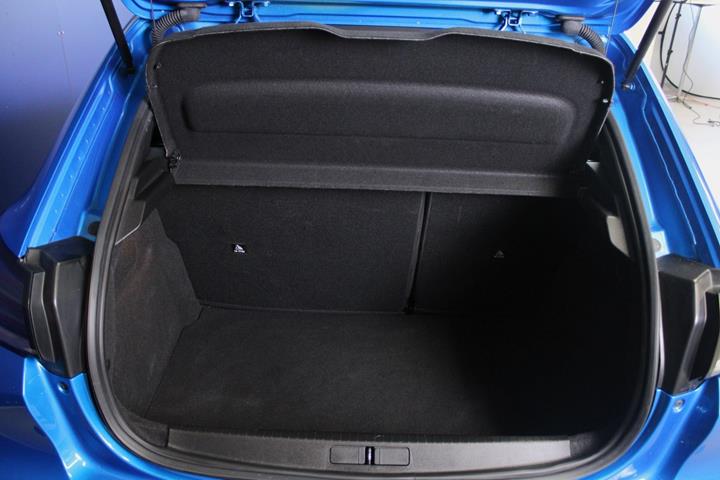 Blå Peugeot 208 fra 2024