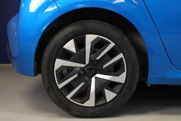 Blå Peugeot 208 fra 2024