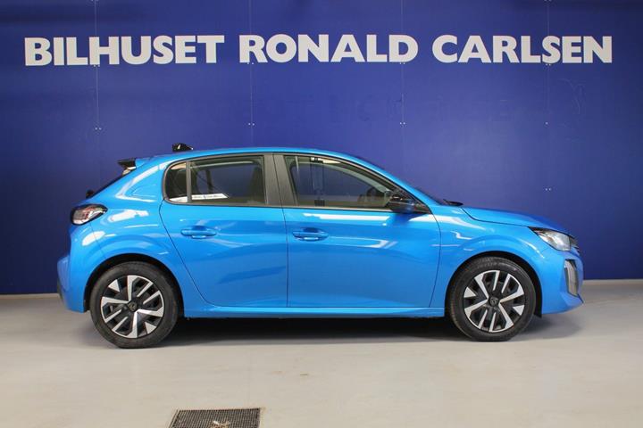 Blå Peugeot 208 fra 2024
