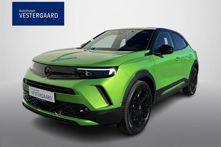 Grøn Opel Mokka-e fra 2025 set udefra
