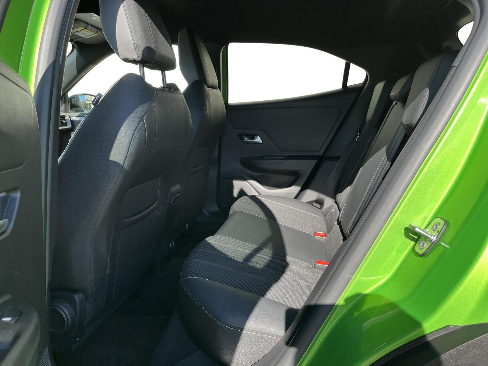 Grøn Opel Mokka-e fra 2025