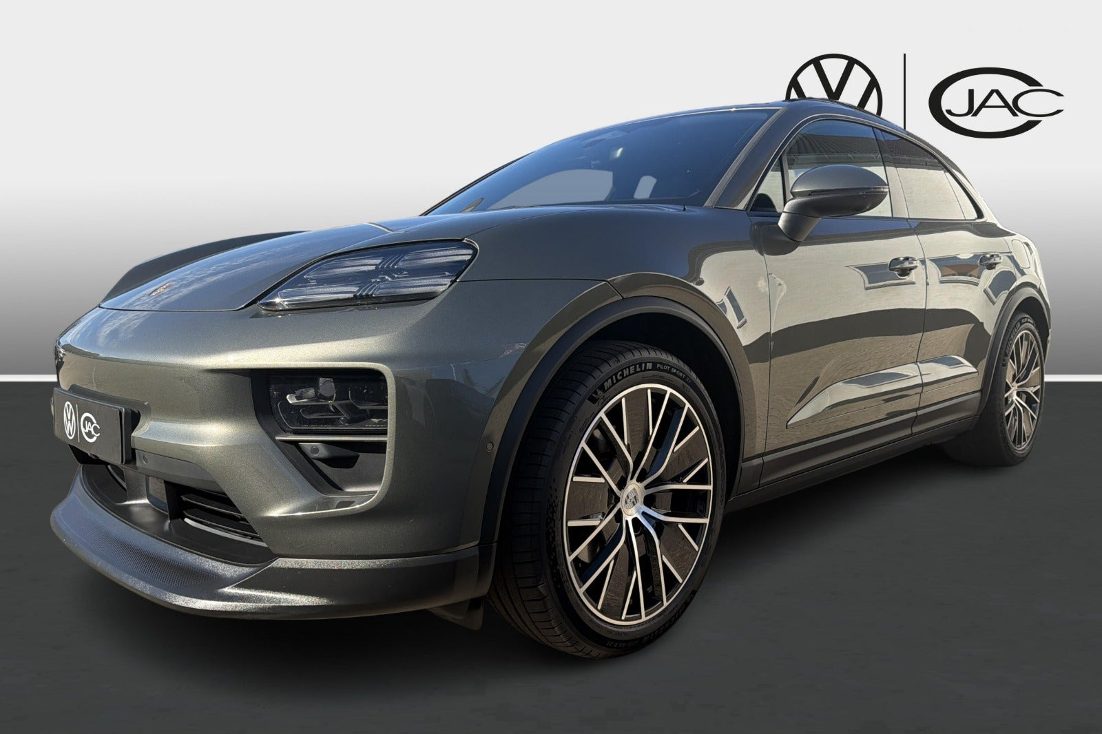 Sort Porsche Macan 4 fra 2024