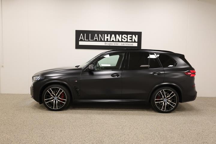 Sort BMW X5 fra 2023