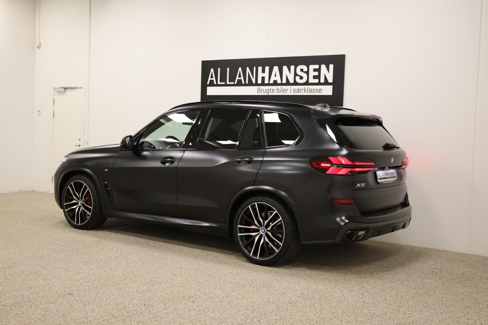 Sort BMW X5 fra 2023