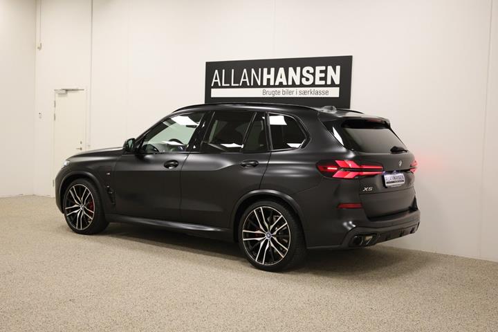 Sort BMW X5 fra 2023