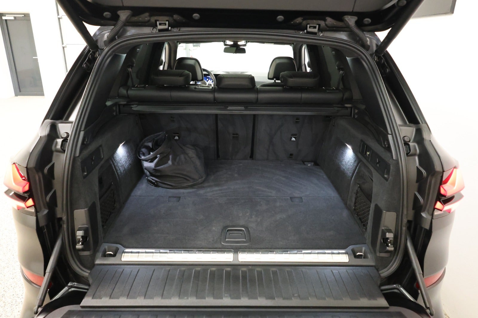 Sort BMW X5 fra 2023