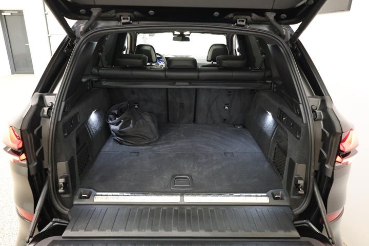 Sort BMW X5 fra 2023