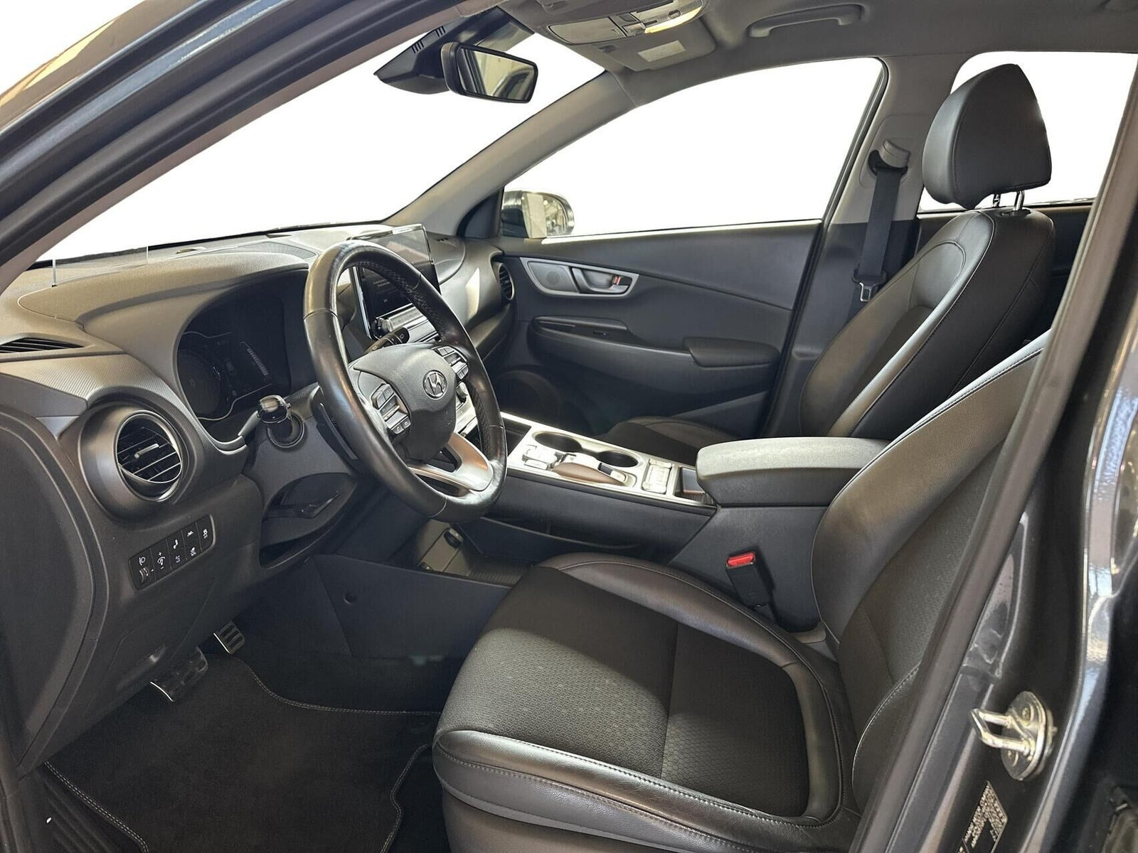 Grå Hyundai Kona fra 2020