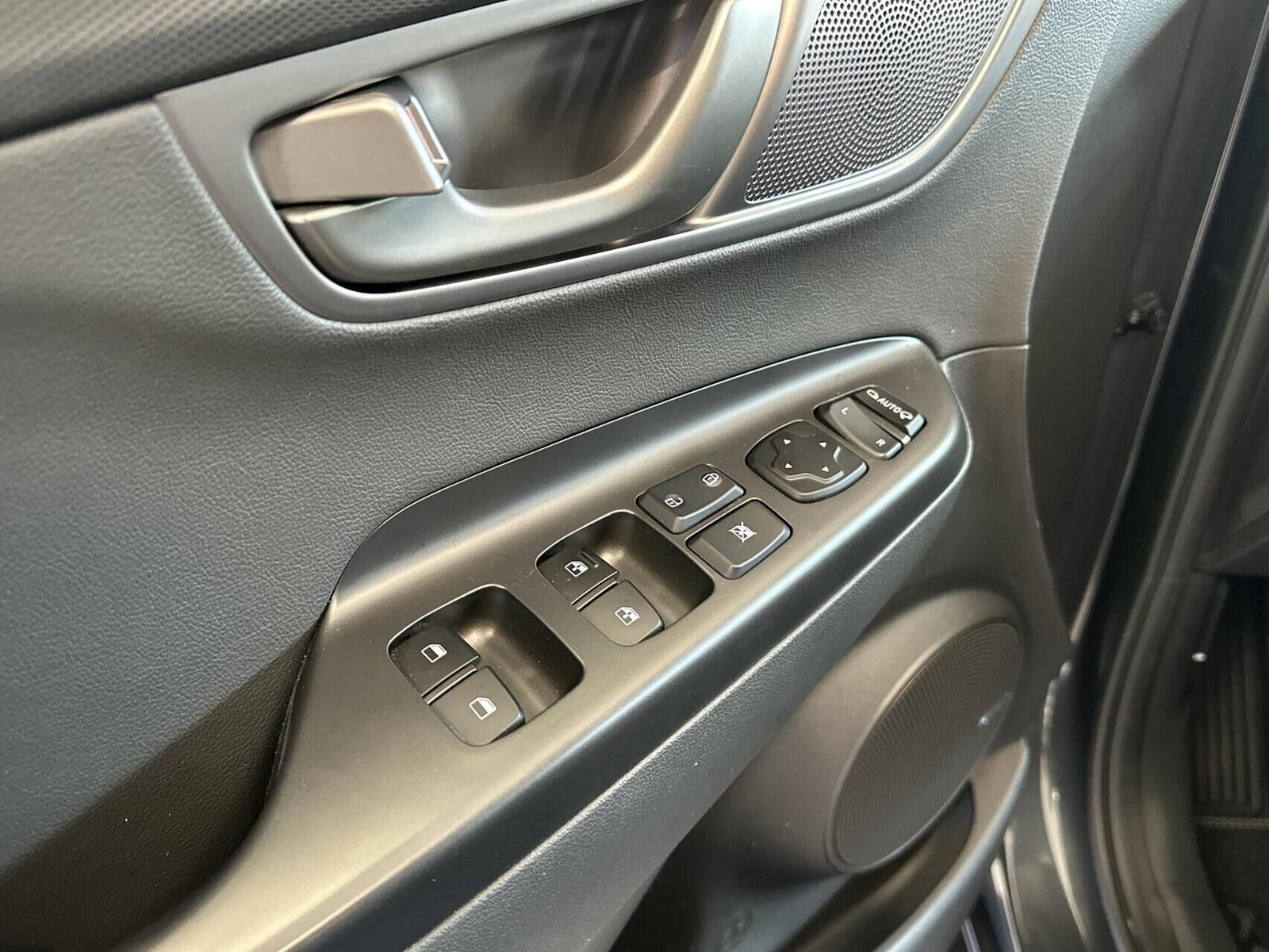 Grå Hyundai Kona fra 2020