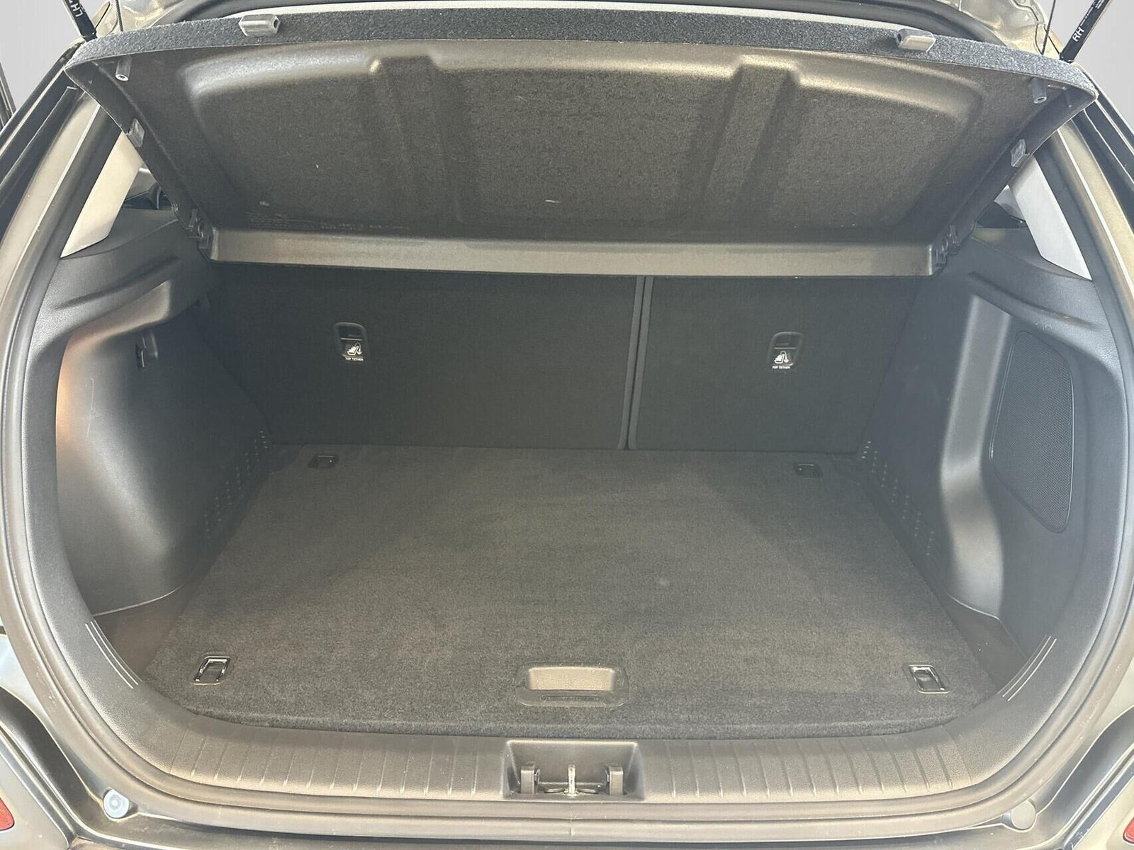 Grå Hyundai Kona fra 2020