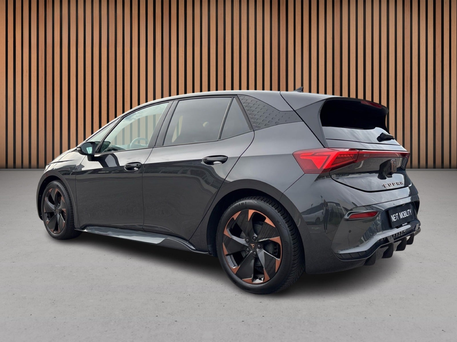 Grå Cupra Born fra 2024