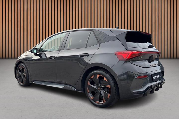 Grå Cupra Born fra 2024