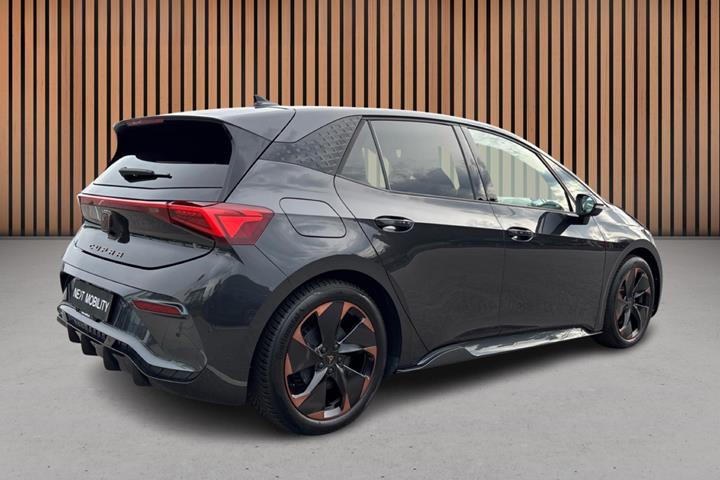 Grå Cupra Born fra 2024