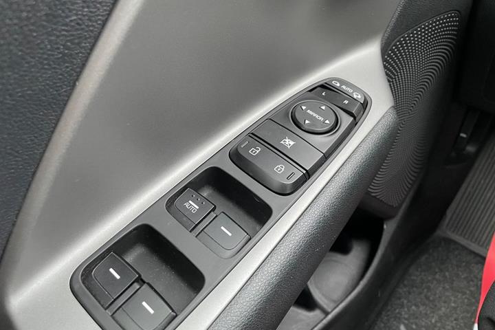 Sort Kia Niro fra 2021