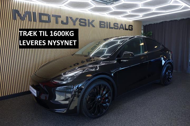 Sort Tesla Model Y fra 2022