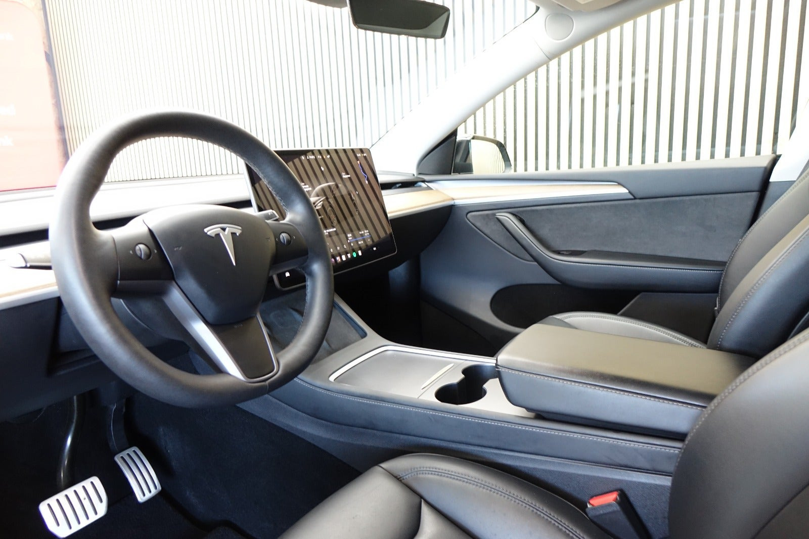 Sort Tesla Model Y fra 2022