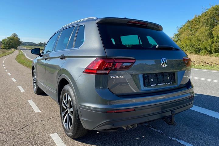Grå VW Tiguan fra 2019