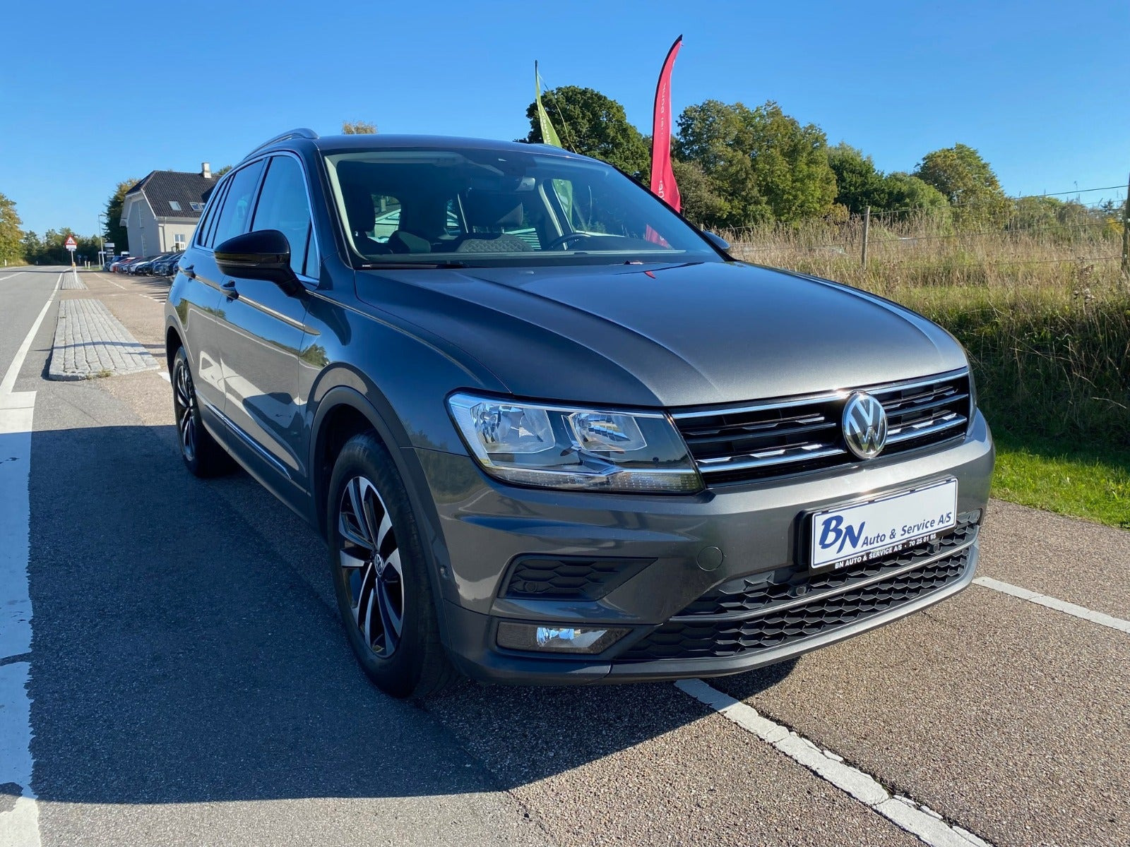 Grå VW Tiguan fra 2019