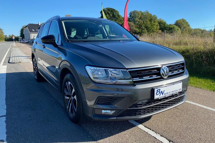 Grå VW Tiguan fra 2019