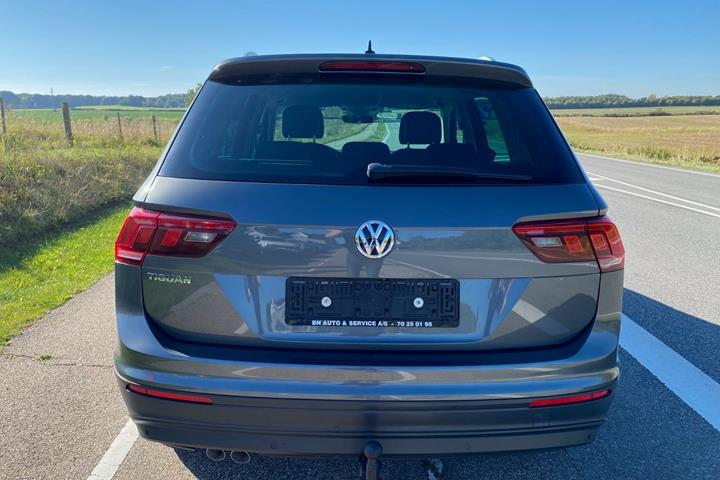 Grå VW Tiguan fra 2019