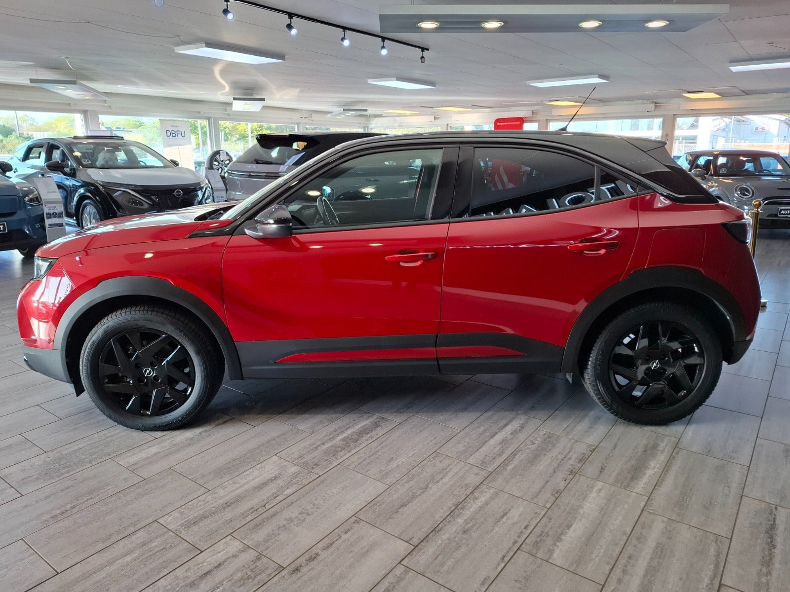 Rød Opel Mokka-e fra 2024