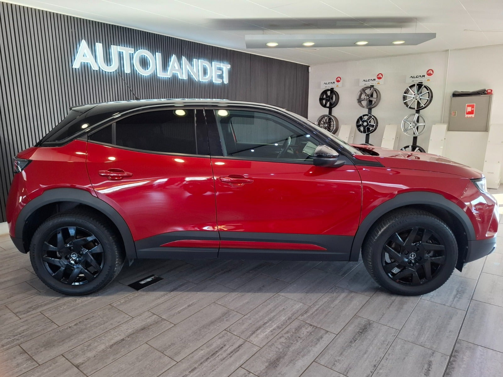 Rød Opel Mokka-e fra 2024