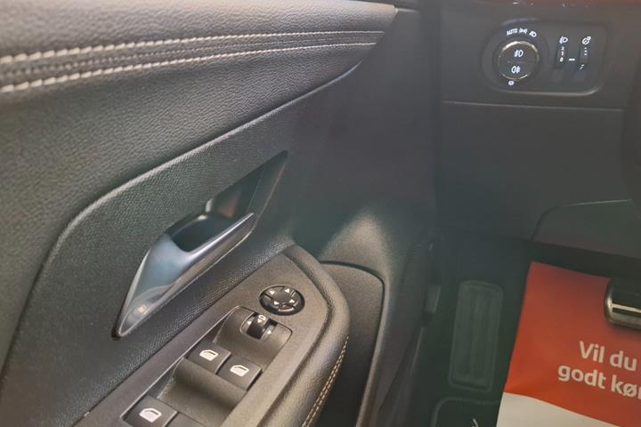Rød Opel Mokka-e fra 2024